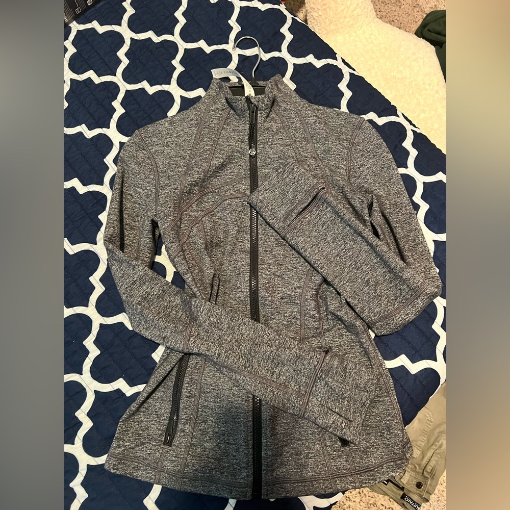 Lululemon define jacket size 4. NEVER WORN!!